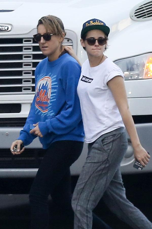 //kristen stewart puts arm around girlfriend