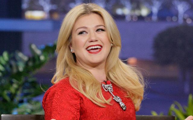 //kelly clarkson gives birth second child son pp