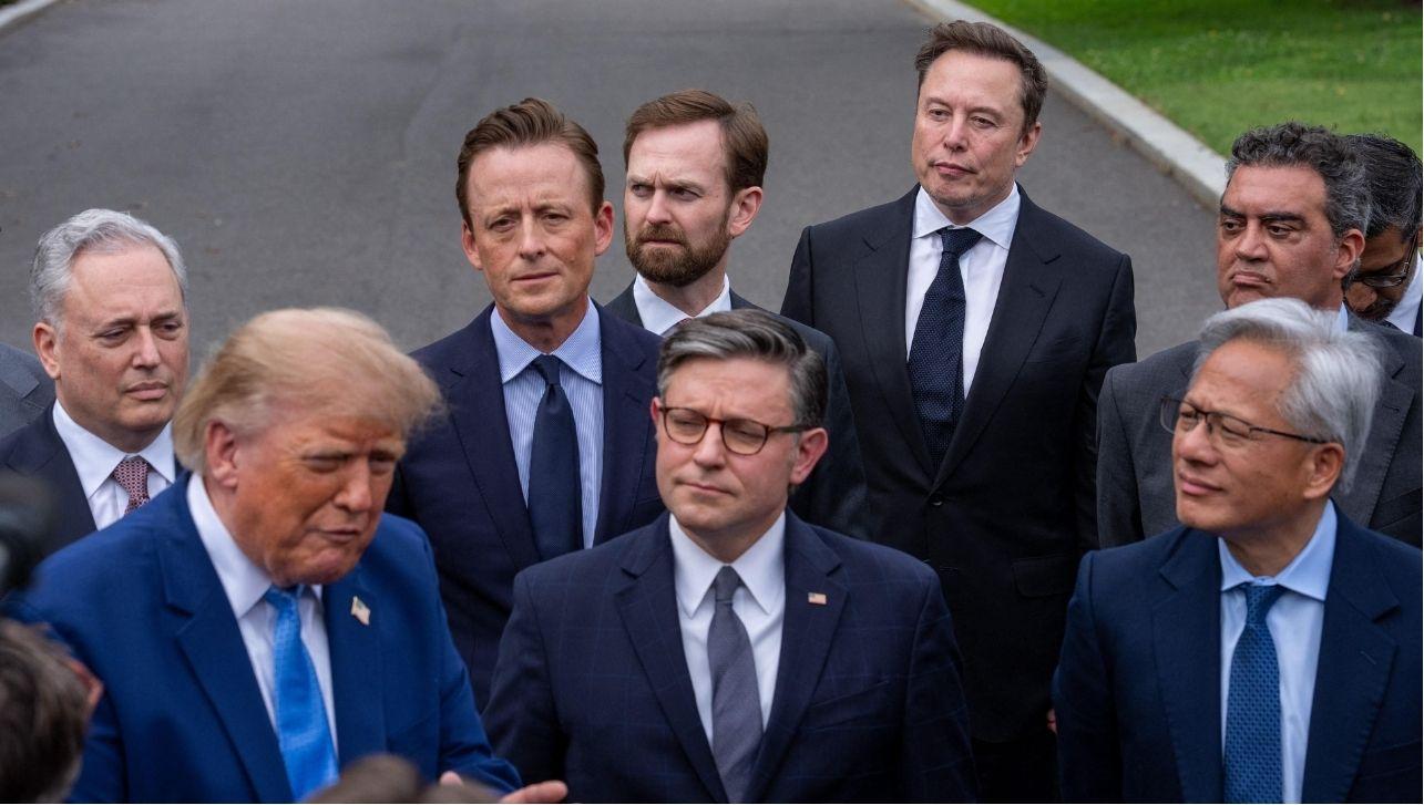Picture of Trump meeting with tech leaders