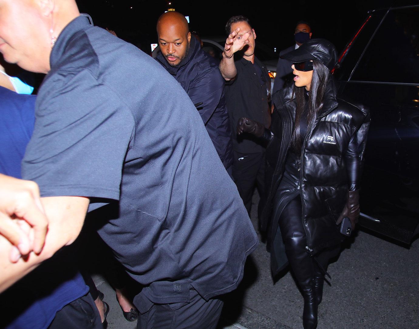 kim kardashian pink nyc photos no security chaos hotel snl rehearsal hosting