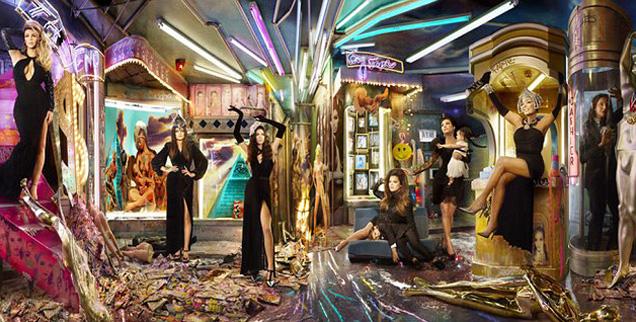 Kardashian Family Christmas Card Cost $250K To Shoot &ndash; 'KUWTK' Production Footed The Bill!