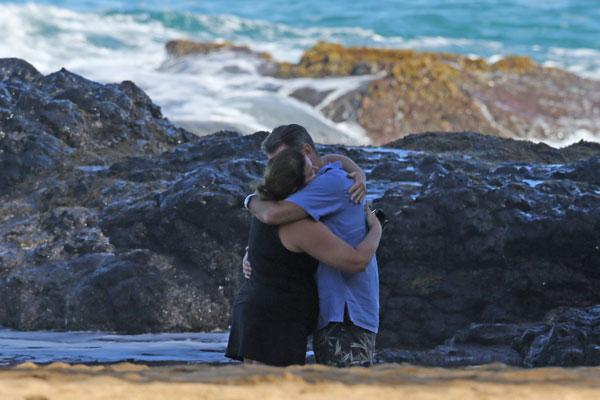 Pierce Brosnan & Keely Shaye Hawaiian Vacation