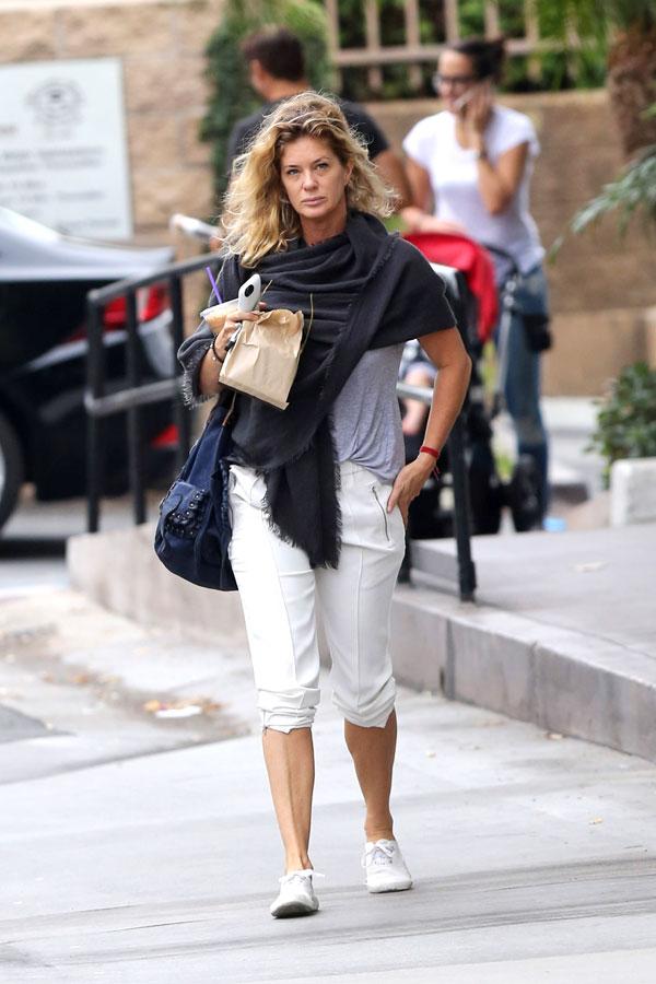 Baring It All! Rachel Hunter's Face Goes Nude For A Coffee Run