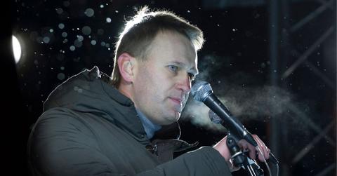 alexei navalny funeral thousands ignore vladimir putin last respects