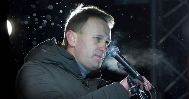 alexei navalny funeral thousands ignore vladimir putin last respects