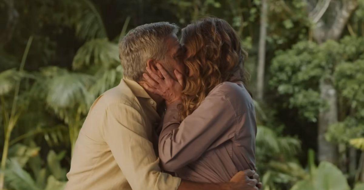 Photo of George Clooney and Julia Roberts