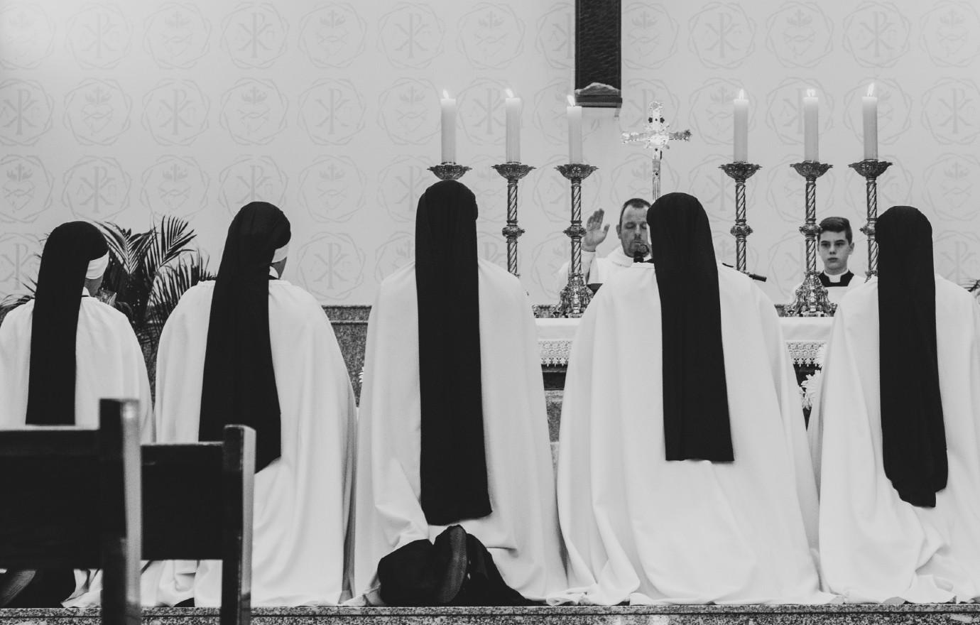 nuns unsplash