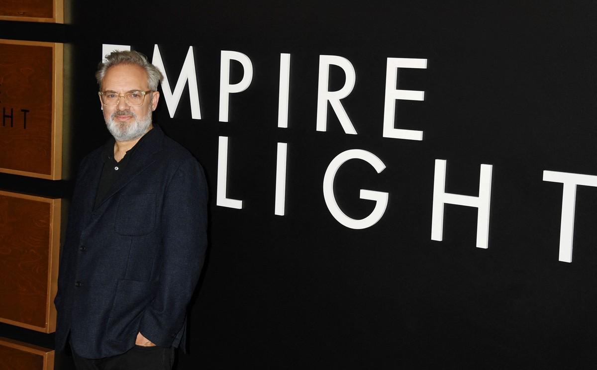 Sam Mendes is open to using CGI to refine the cast's hairstyles in post-production, a source said.