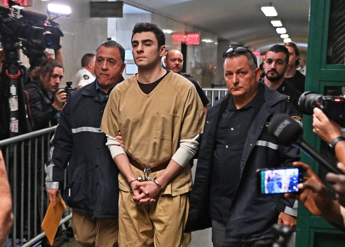 Legal experts said Mangione's defense withdrawal prevents mental health experts and psychiatric records from being presented to jurors.