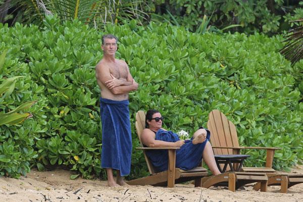 Pierce Brosnan Shirtless Wife Keely Shaye Smith Hawaii Vacation