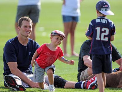 Super Bowl, Super Dad: Tom Brady Plays With Sons At Patriots Training Camp