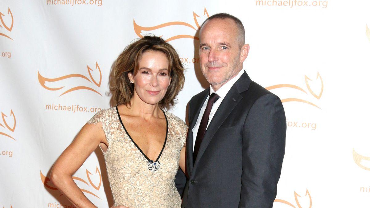 Photo of Jennifer Grey and Clark Gregg