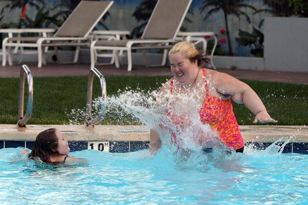 Mama June & Family Hotel Pool