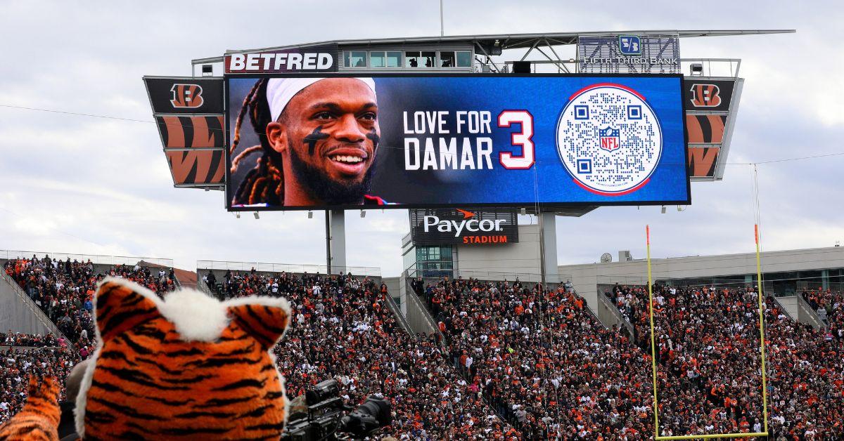 damar hamlin released hospital home  days cardiac arrest nfl game jpg