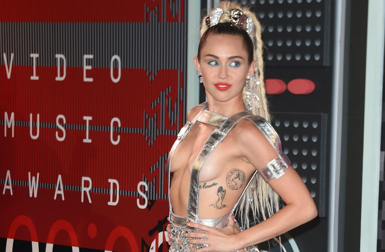 miley cyrus most naked gowns