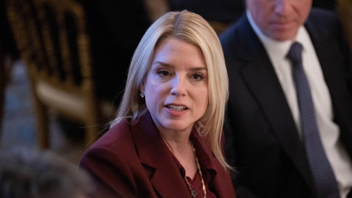 Photo of Pam Bondi