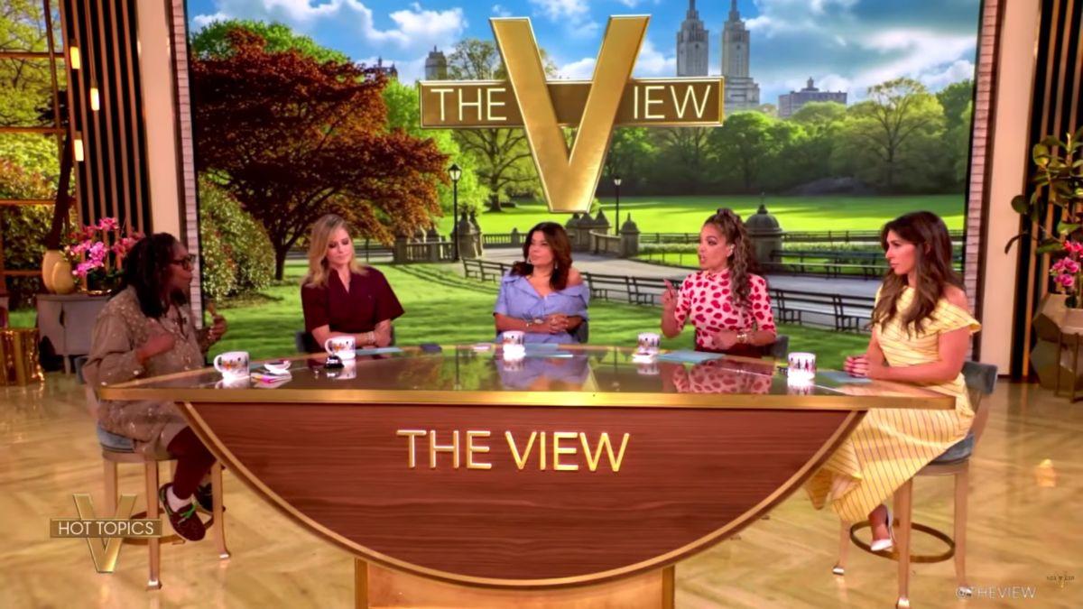 Sunny Hostin suggested performers may have had it confused with a non-partisan event.