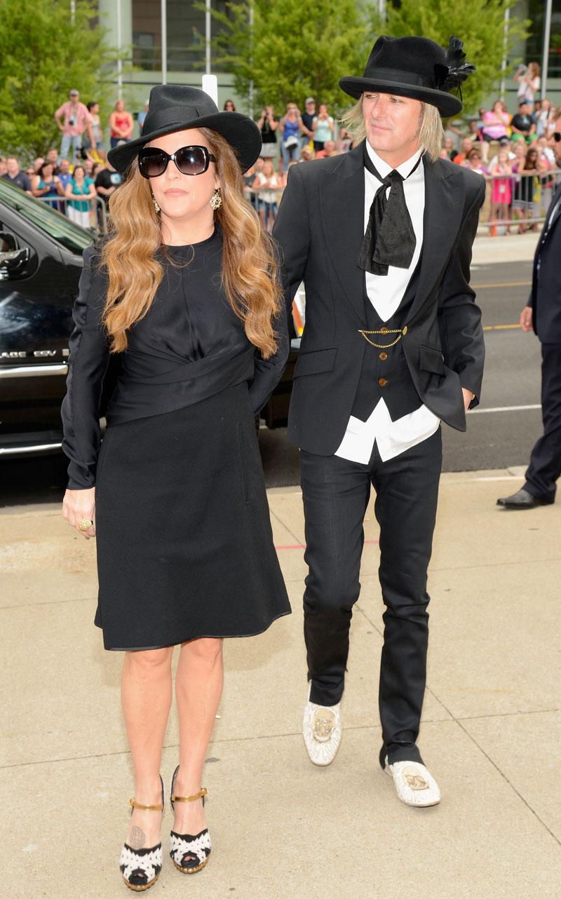 lisa marie presley divorce drug overdose cross dressing