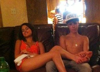 //bieber_foot_rub_ _twitter