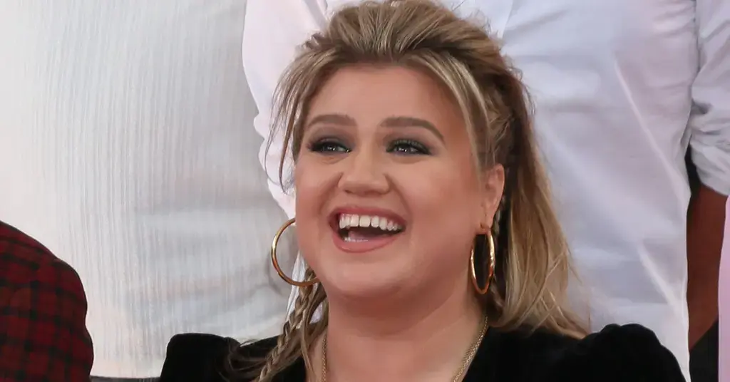 kelly clarkson cancels first shows vegas residency health scare fans