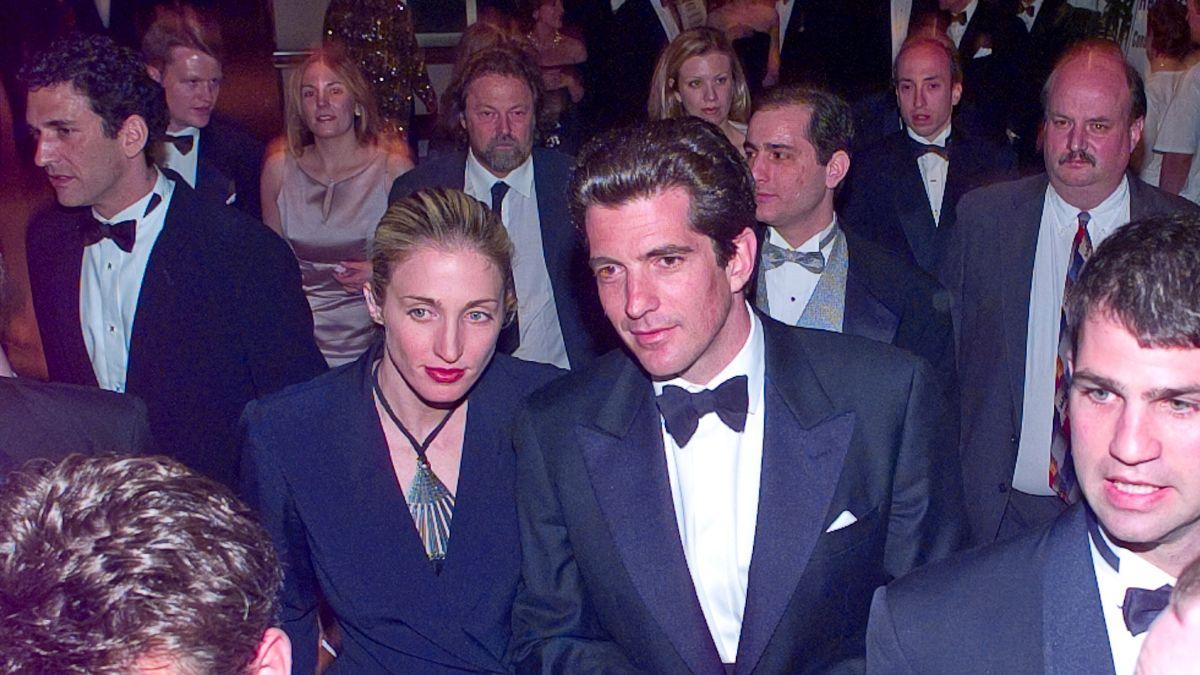 Photo of JFK Jr. and Carolyn Bessette