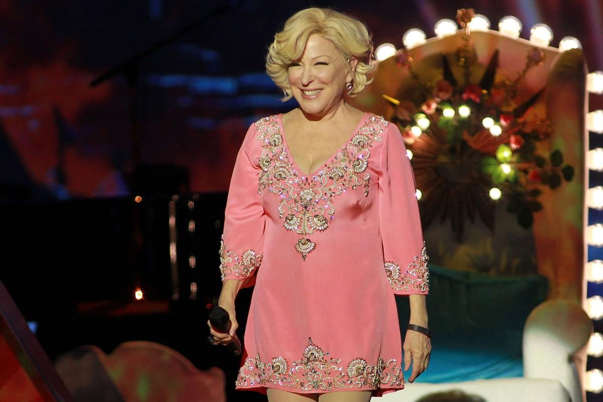 Bette Midler said Barry Manilow views performing as a 'calling' as he works toward returning to the stage.
