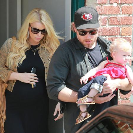 Jessica Simpson Reveals Her Baby Bump