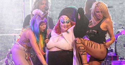 Pamela Anderson Boobs Miley Cyrus Topless Dead Petz Concert
