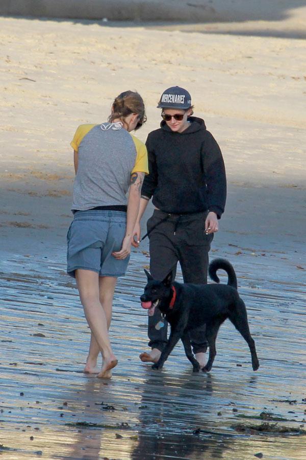 Kristen Stewart & Girlfriend Romantic Beach Day