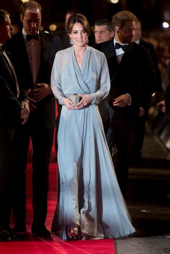 Kate Middleton Goes Braless For James Bond 'Spectre' World Premiere