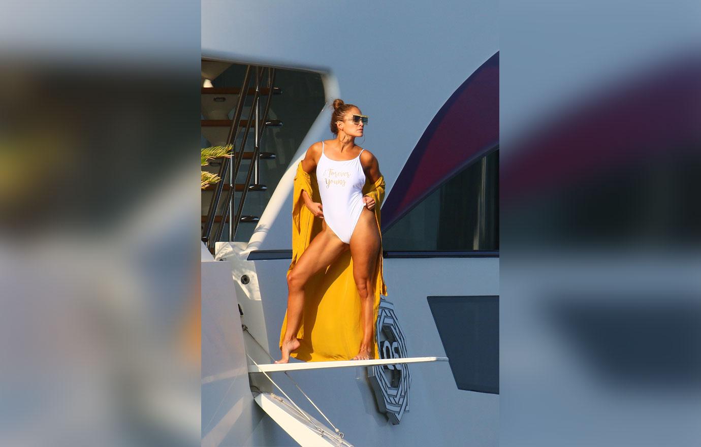 Jennifer Lopez Shows Off Body in Sexy Green One-Piece Swimsuit: Pic
