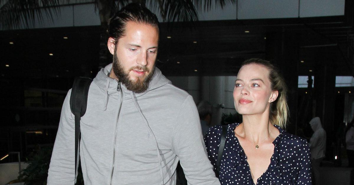 Margot Robbie Ditches Wedding Ring, Husband Nowhere In Sight