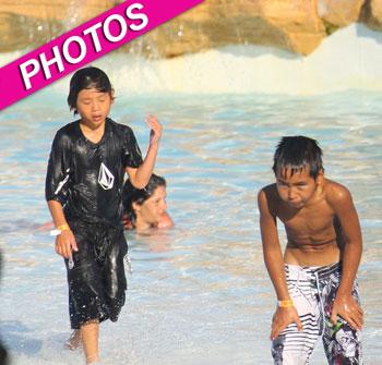 //maddox_pax_pitt_jolie_ _splashnews