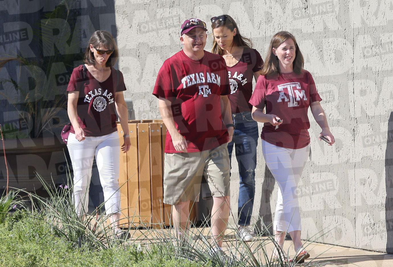 // Jennifer Garner Ditches Ben Affleck Family Reunion