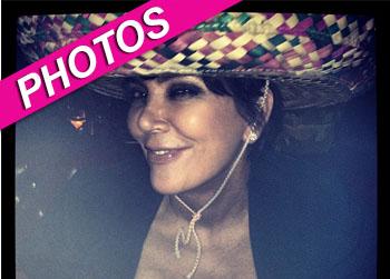 //kris jenner flashes boobs twitter