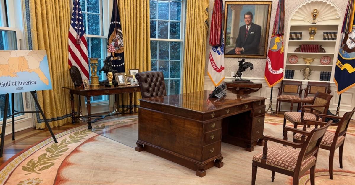 trump changes desk