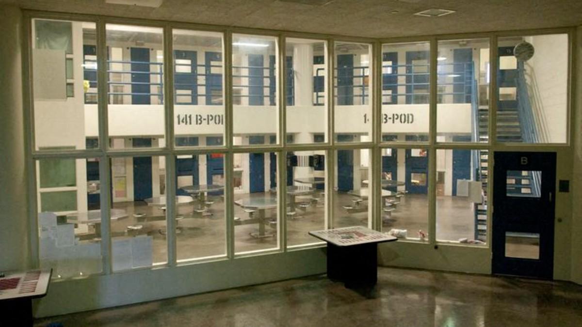 picture ot twin towers prison