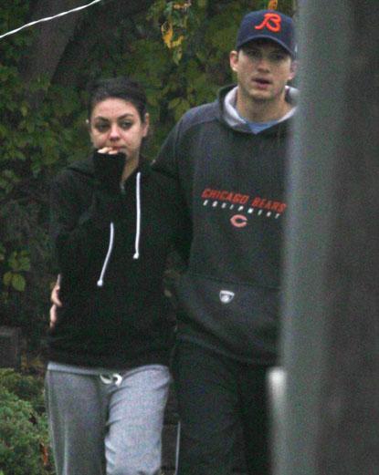 //ashton kutcher mila kunis no makeup dog walk