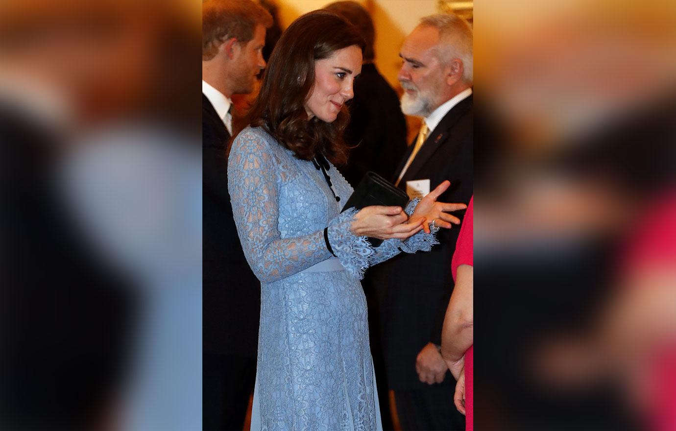 //kate middleton pregnant baby bump