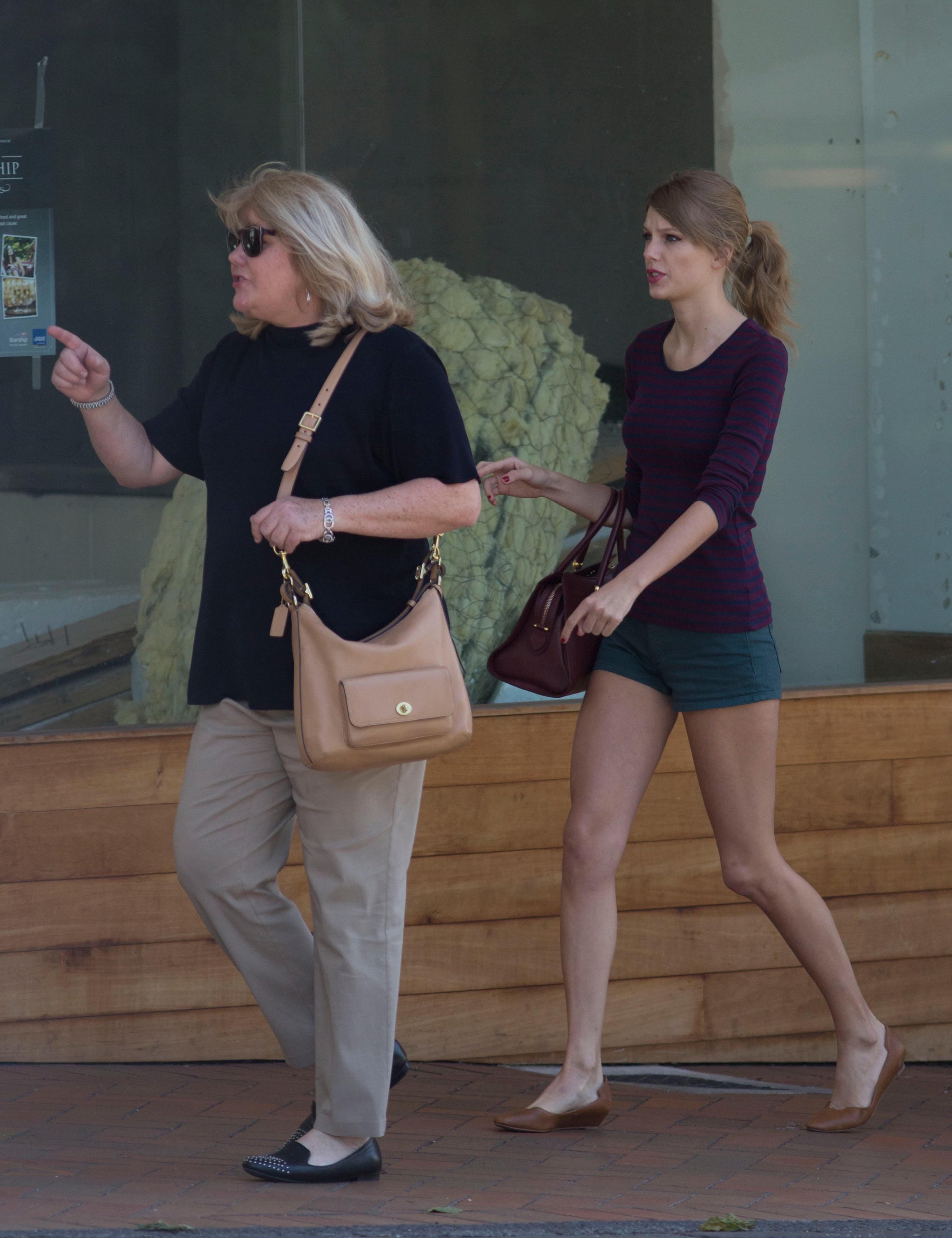 //taylor swift rise fame pushy momager andrea swift behind success claims guitar teacher