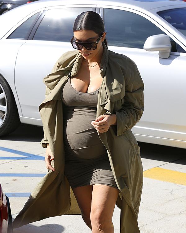 //kim kardashian pregnant plastic surgery pics