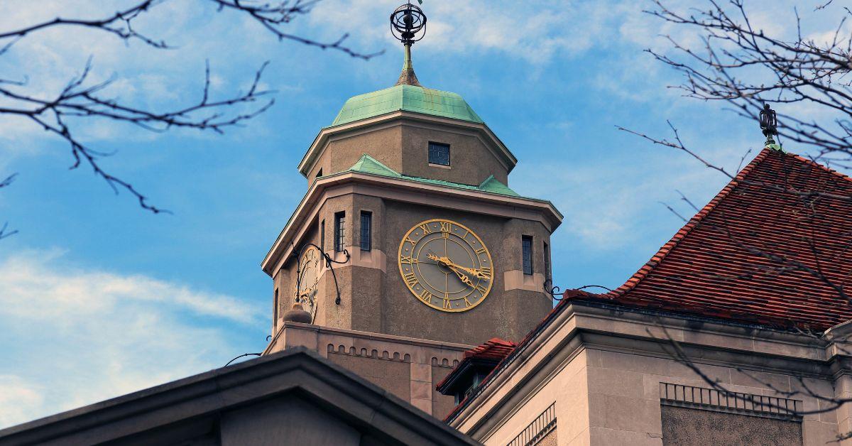 Harvard Students Protest When Professor Returns After Harassment Claims