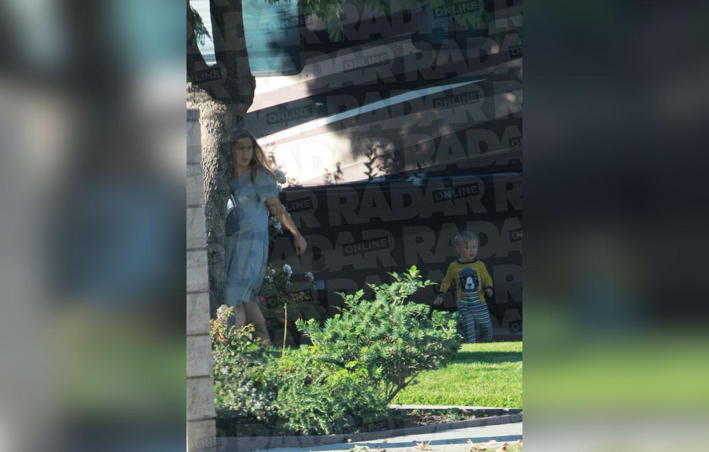 Anna Duggar With Her Son Mason Near Los Angeles Museum