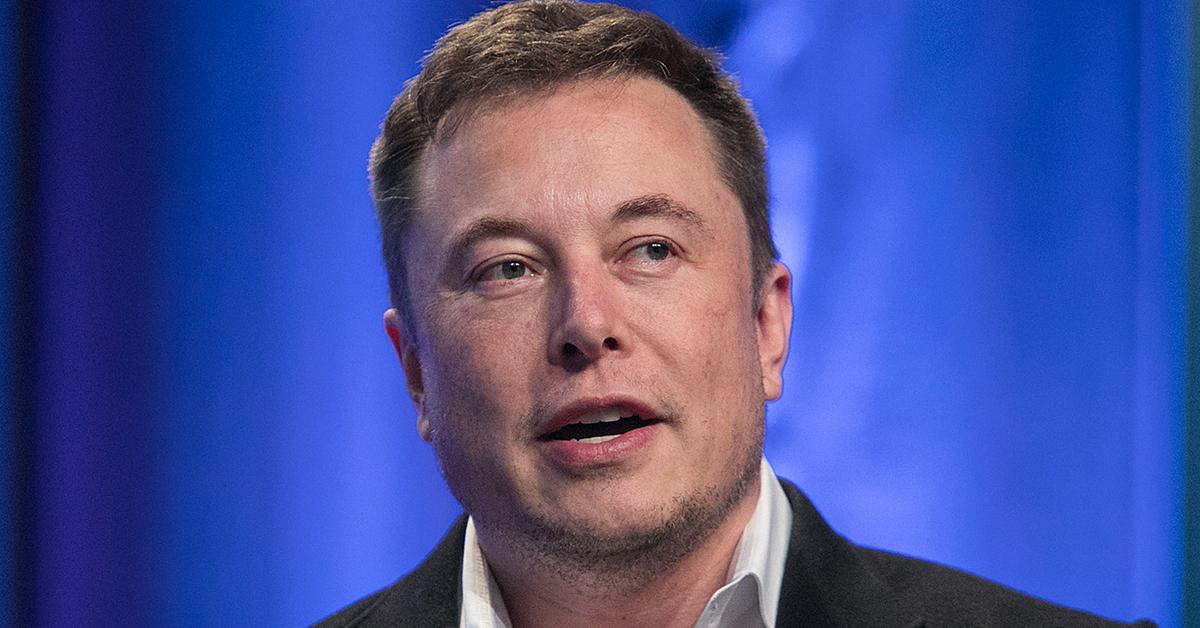 Elon Musk and Stephen King's War of Words Escalates to Twitter HQ Invite