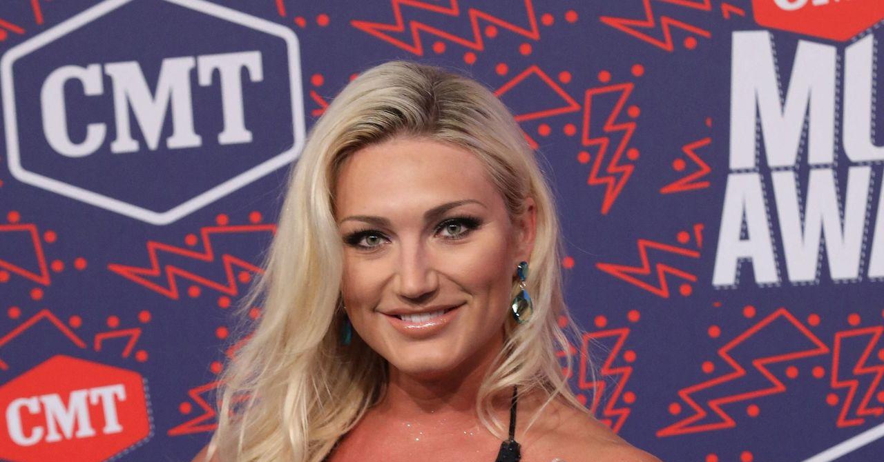 Top Dad Sign Brooke Hogan Opens Up About Heartbreaking Rift With Late Dad Hulk