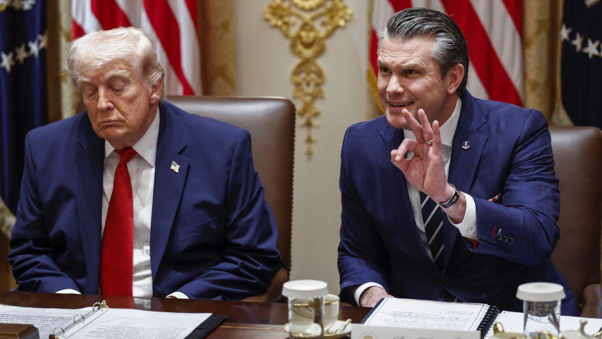 Photo of Donald Trump, Pete Hegseth