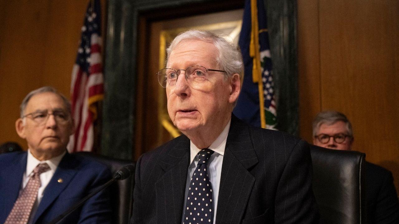 image of In a new video, it appeared that Mitch McConnell struggled to vote before his fall.