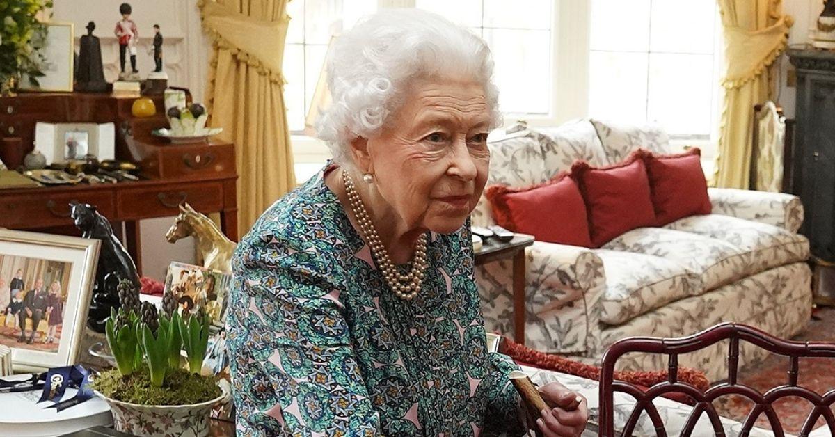 Queen Elizabeth Skips Royal Windsor Show, Visits Own Horses Instead