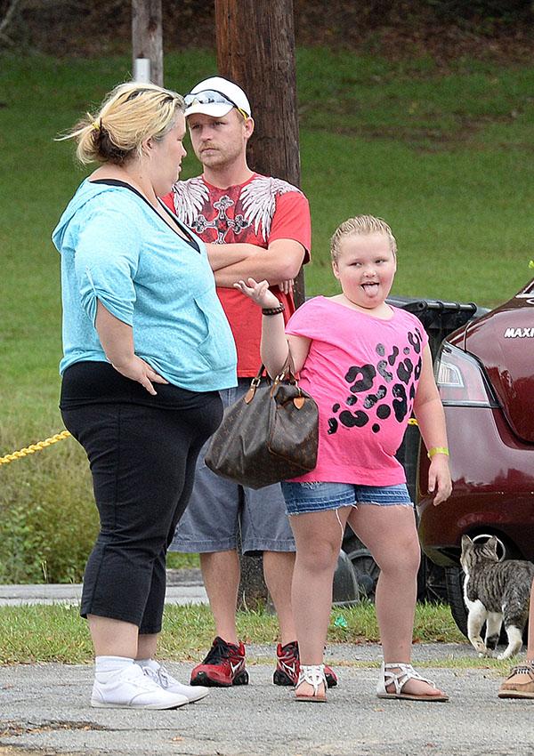 //Mama June Threesome