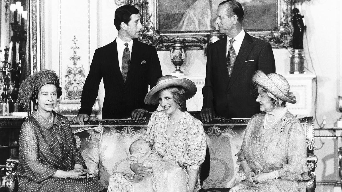 Photo of Queen Mother, Princess Diana, Prince William, Prince Charles, Queen Elizabeth and Price Philip